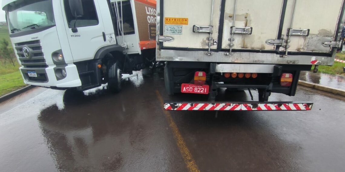 Acidente entre dois caminhões deixa cinco feridos em Sapiranga