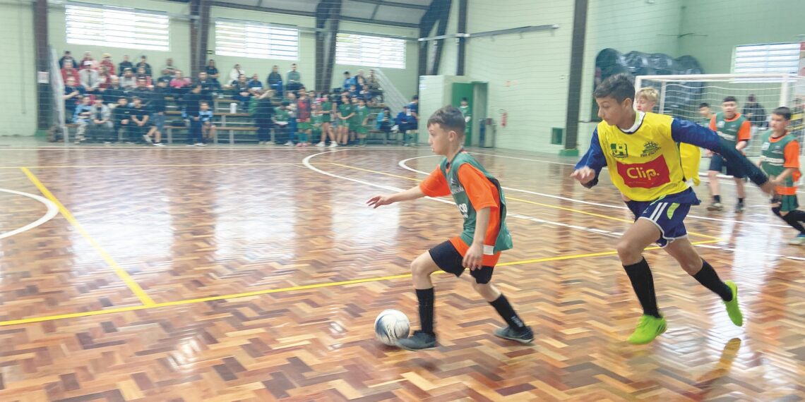 Copa Repercussão integra escolas através do esporte