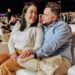 Casal trabalha junto de casa com a internet e hoje fatura mais de 20 mil ao mês; eles ensinam pessoas a fazerem o mesmo