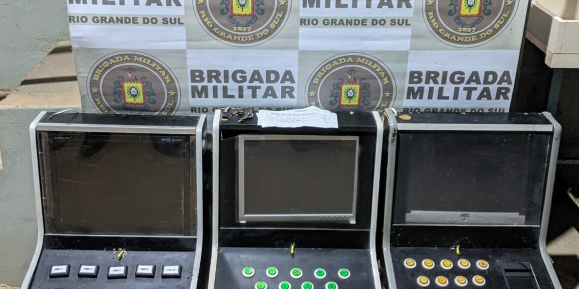 32º BPM prende por tráfico de drogas e exploração de jogos de azar