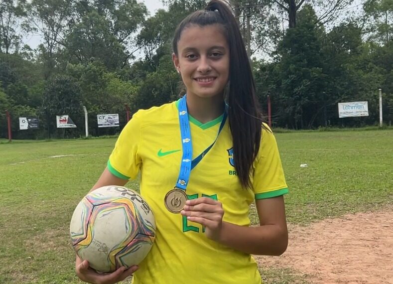 Atleta campo-bonense de futebol feminino é destaque na base tricolor