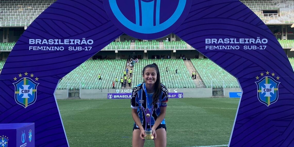 Atleta campo-bonense de futebol feminino é destaque na base tricolor