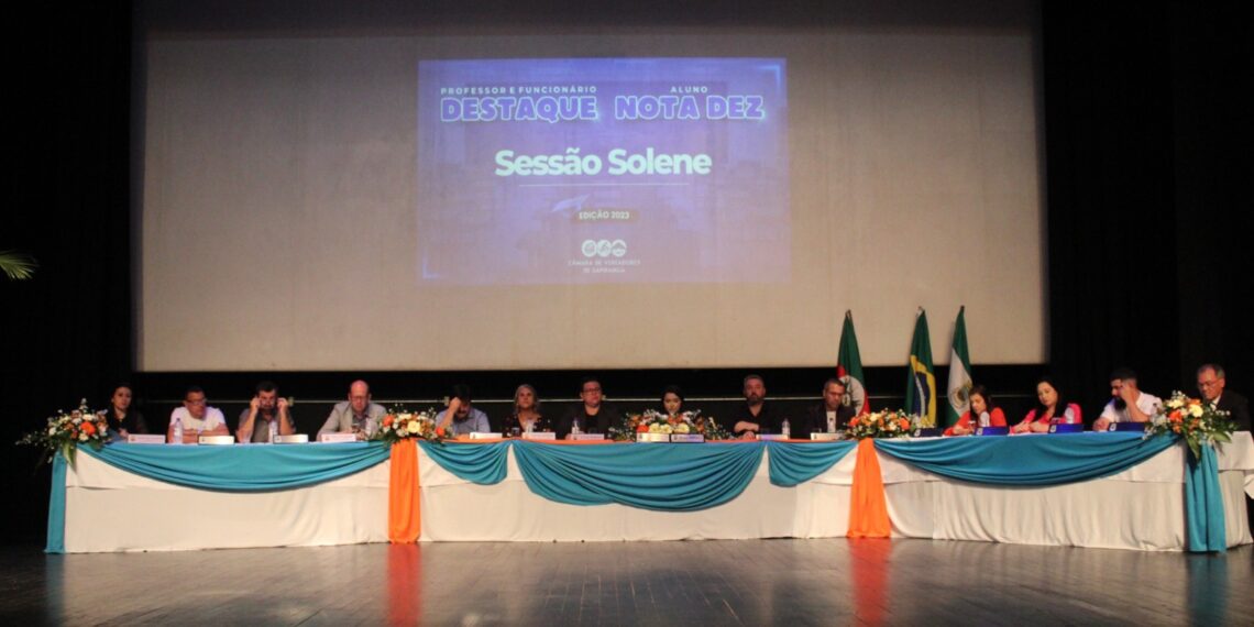 Sessão Solene da Câmara de Vereadores de Sapiranga faz homenagem aos Alunos Nota Dez