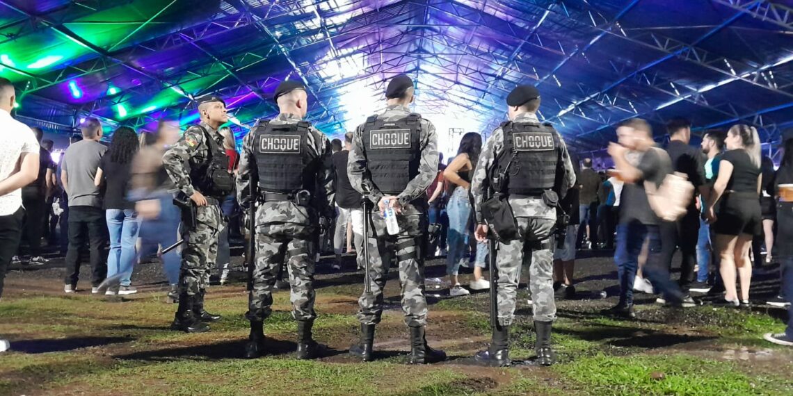 BM ganha reforço de policiamento no primeiro dia da 38° Festa das Rosas, em Sapiranga