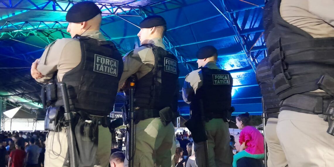 BM ganha reforço de policiamento no primeiro dia da 38° Festa das Rosas, em Sapiranga