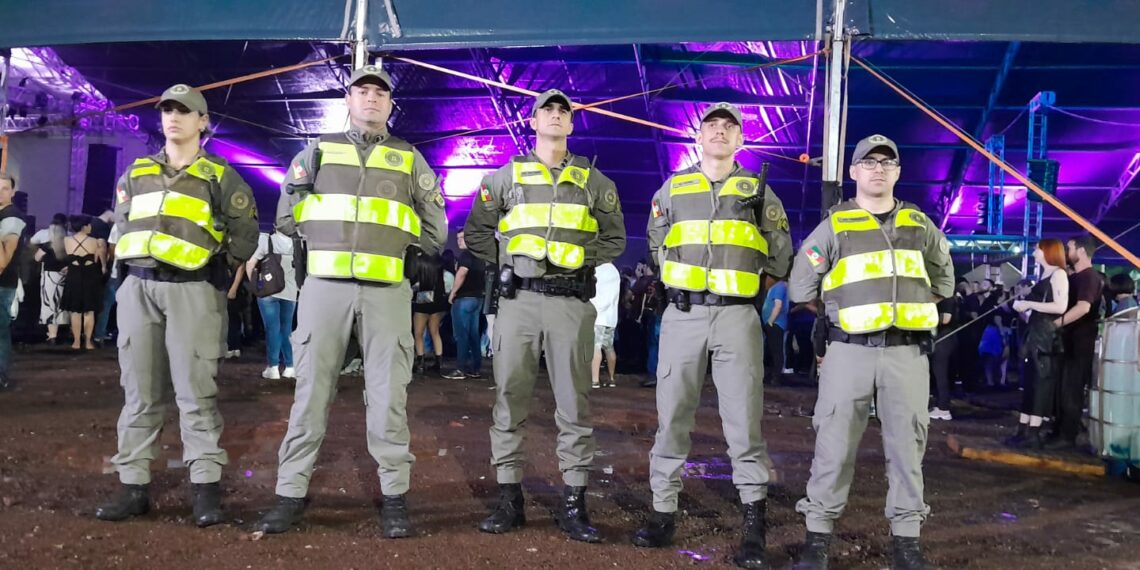 BM ganha reforço de policiamento no primeiro dia da 38° Festa das Rosas, em Sapiranga