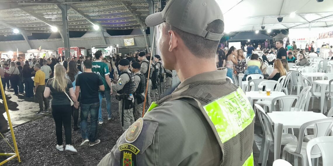 BM ganha reforço de policiamento no primeiro dia da 38° Festa das Rosas, em Sapiranga