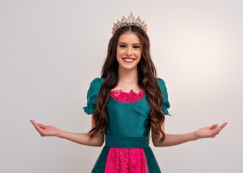 Conheça Flávia Pires de Souza, princesa da 38ª Festa das Rosas