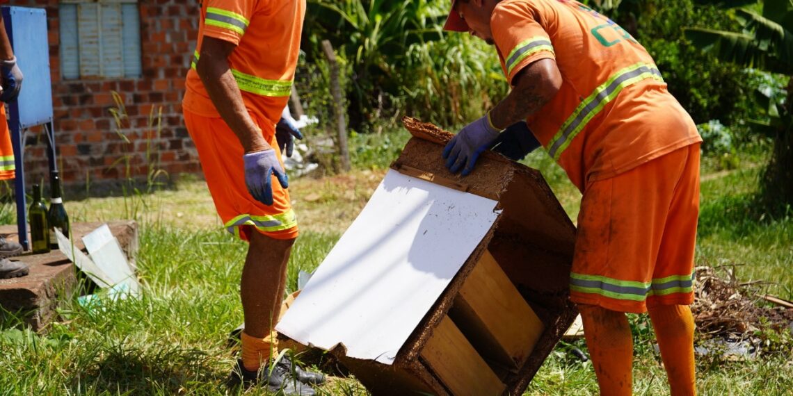 Secretarias de Obras e Meio Ambiente trabalham na limpeza pós-enchente em Campo Bom