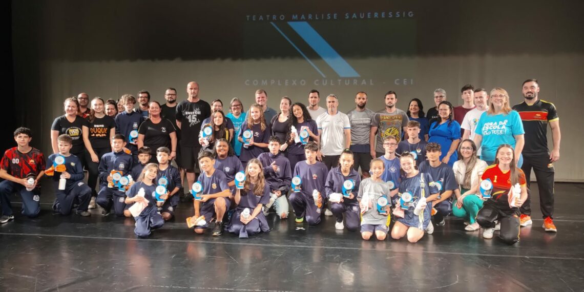 Melhores da 37ª Olimpíada Estudantil de Campo Bom recebem premiação