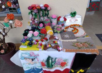 Enfeites exclusivos da Festa das Rosas