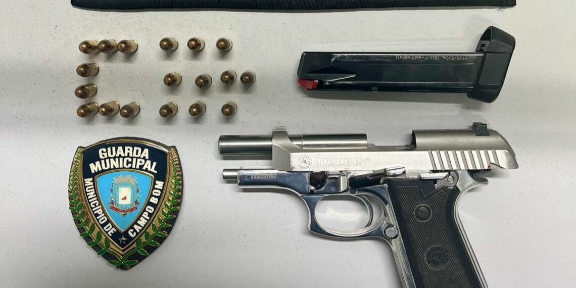 Homem é preso por porte ilegal de arma durante fiscalização em Campo Bom