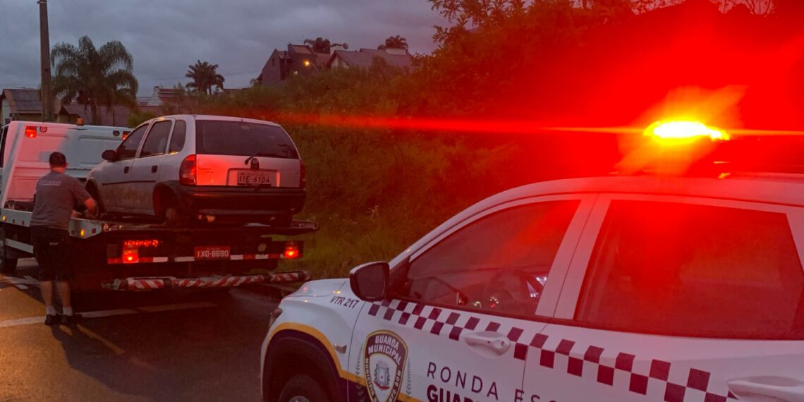 Veículo furtado é encontrado horas depois depenado em Campo Bom