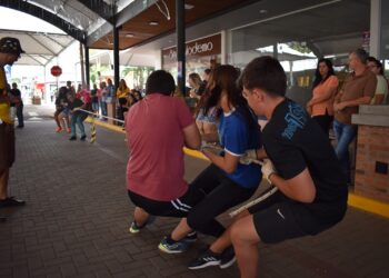 Integração dos jovens na cultura alemã; estudantes na Dezemberfest