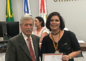 Nana Bernardes assume cadeira na Academia de Letras dos Municípios do RS
