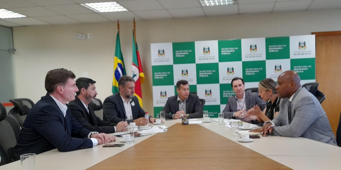 Issur leva pautas das Guardas Municipais à Secretaria da Segurança em Porto Alegre