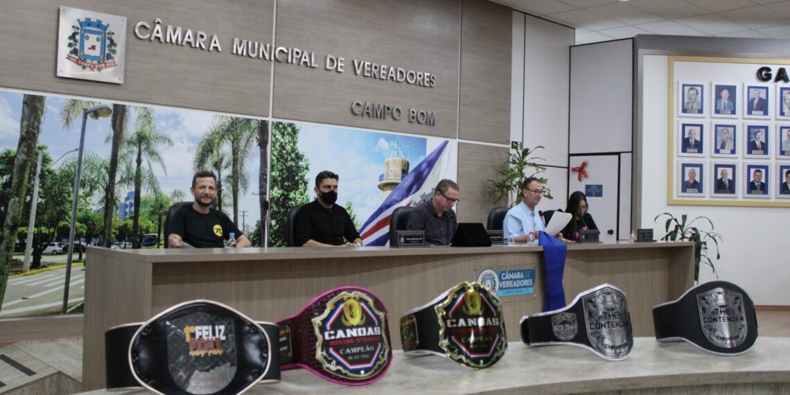 Professor de Muay Thai recebe homenagem em Campo Bom