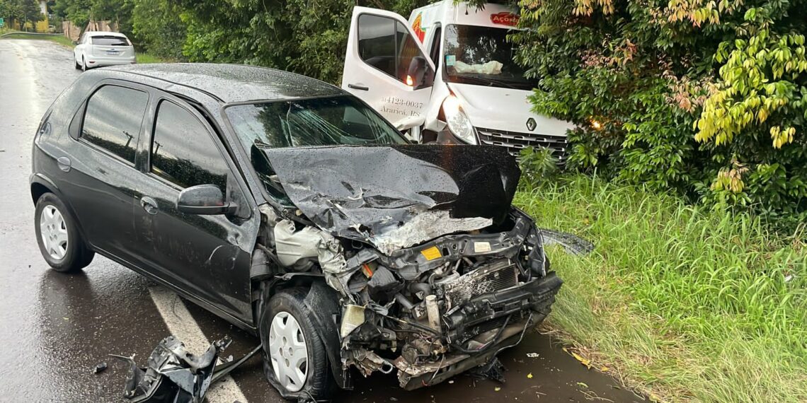 Acidente entre dois veículos deixa pessoa ferida na RS-239 em Campo Bom