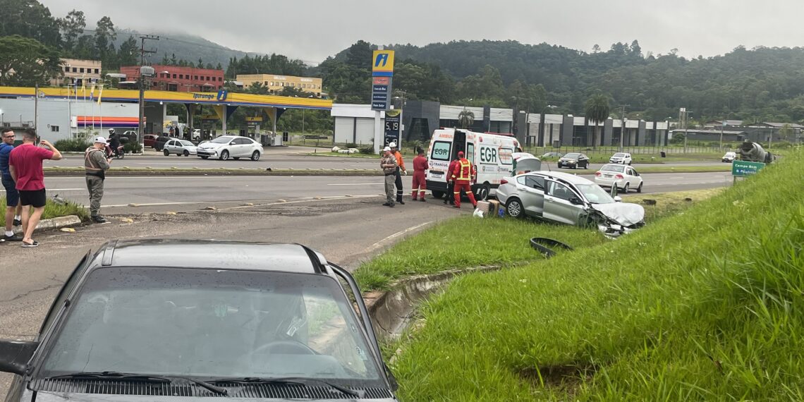 Três pessoas ficam feridas em acidente na RS-239 no trecho de Campo Bom