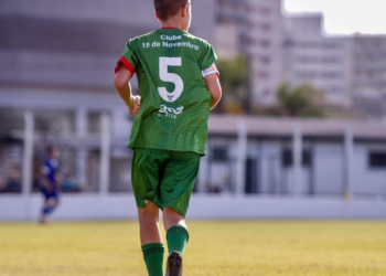 “Quem não sonhou em ser um jogador de futebol?”