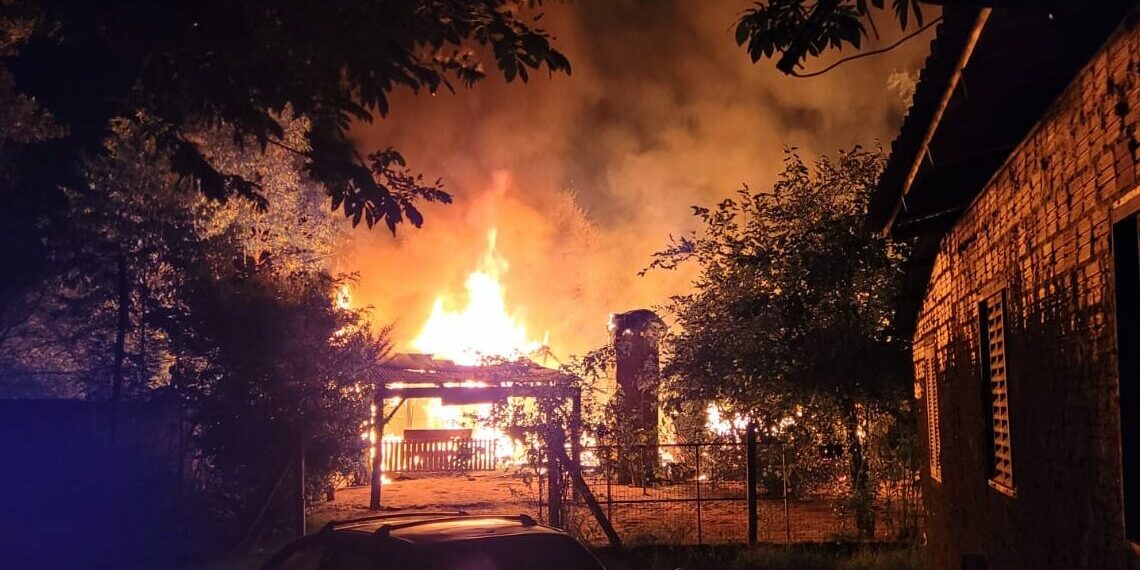 Incêndio atinge residência na RS-239, em Araricá