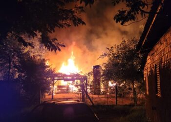 Incêndio atinge residência na RS-239, em Araricá