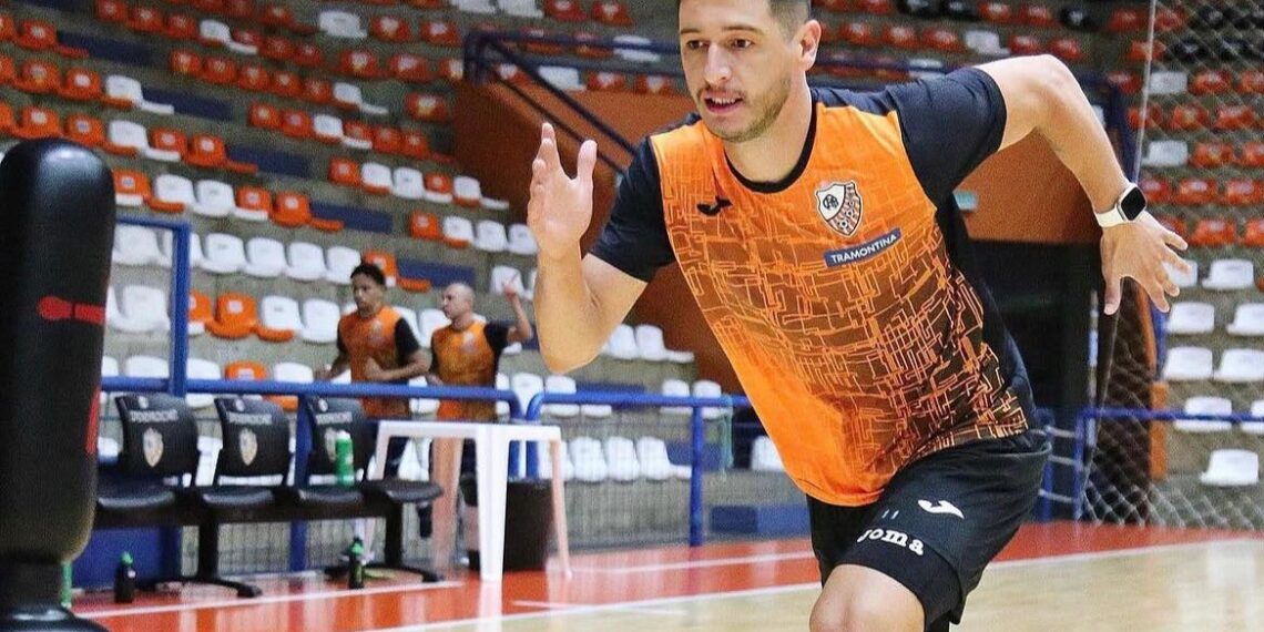 Sapiranga acompanha o sucesso de um  de seus “meninos” apaixonados pelo futsal