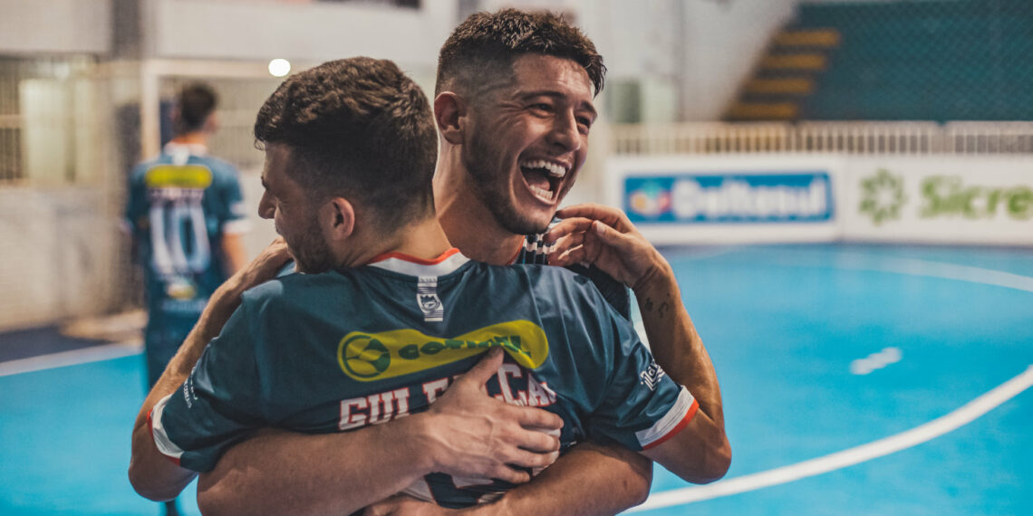Sapiranga acompanha o sucesso de um  de seus “meninos” apaixonados pelo futsal