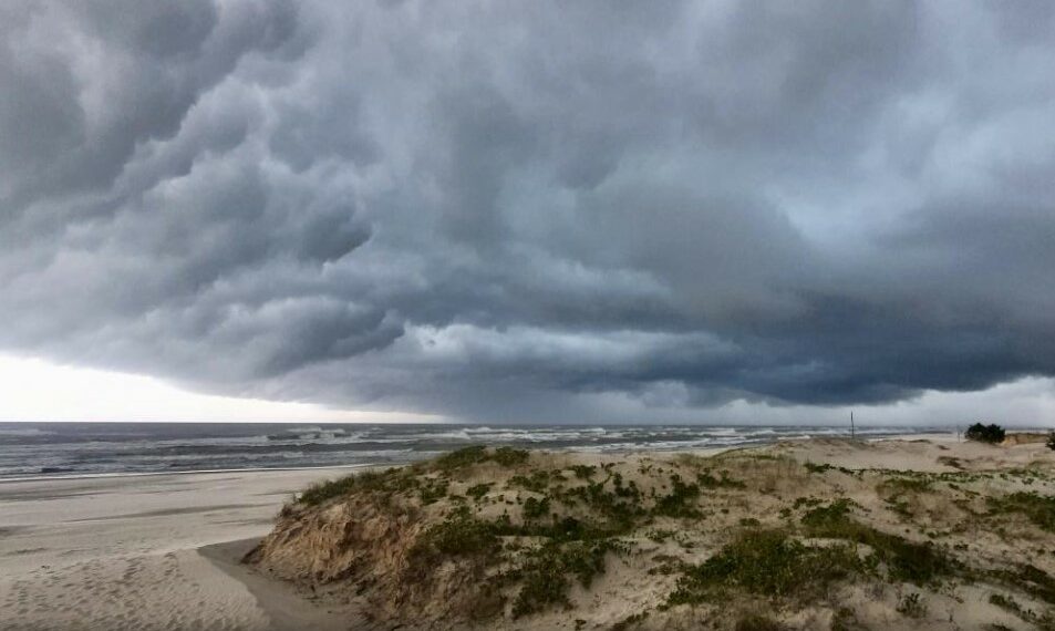 Tempestade tropical se forma na costa do RS