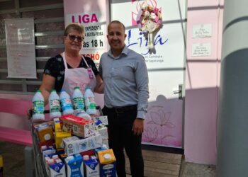 CDL Sapiranga promove entrega de 80 litros de leite à Liga Feminina de Combate ao Câncer