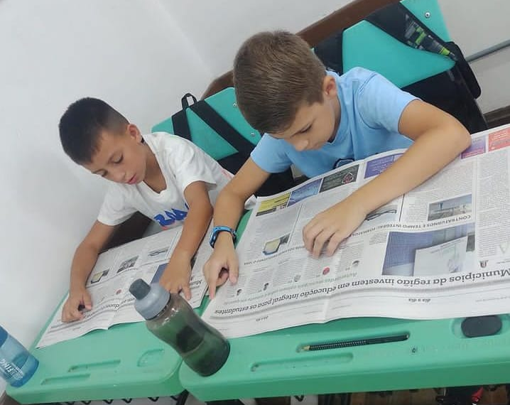 Gênero de notícia é ensinado através dos exemplares do Jornal Repercussão, em Sapiranga