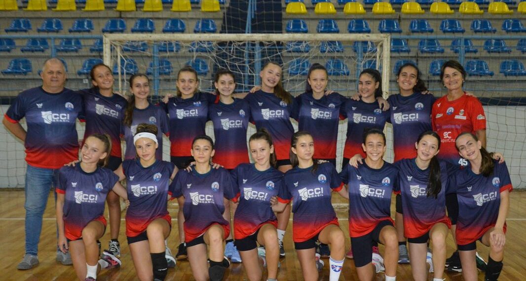 Equipe feminina da AECB é campeã brasileira de Handebol Mirim