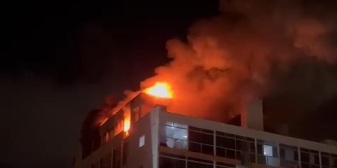 Incêndio atinge prédio em Sapiranga