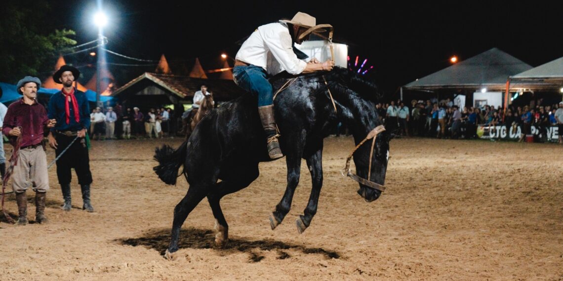 Campeões da gineteada e do laço serão conhecidos neste domingo no Rodeio de Campo Bom