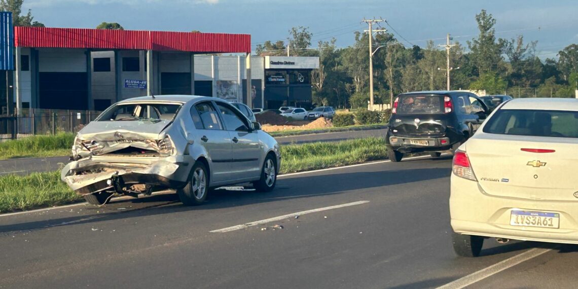 Engavetamento com quatro veículos é registrado na RS-239, trecho de Araricá