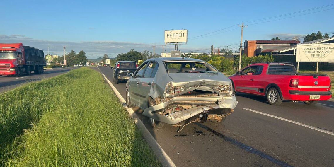 Engavetamento com quatro veículos é registrado na RS-239, trecho de Araricá