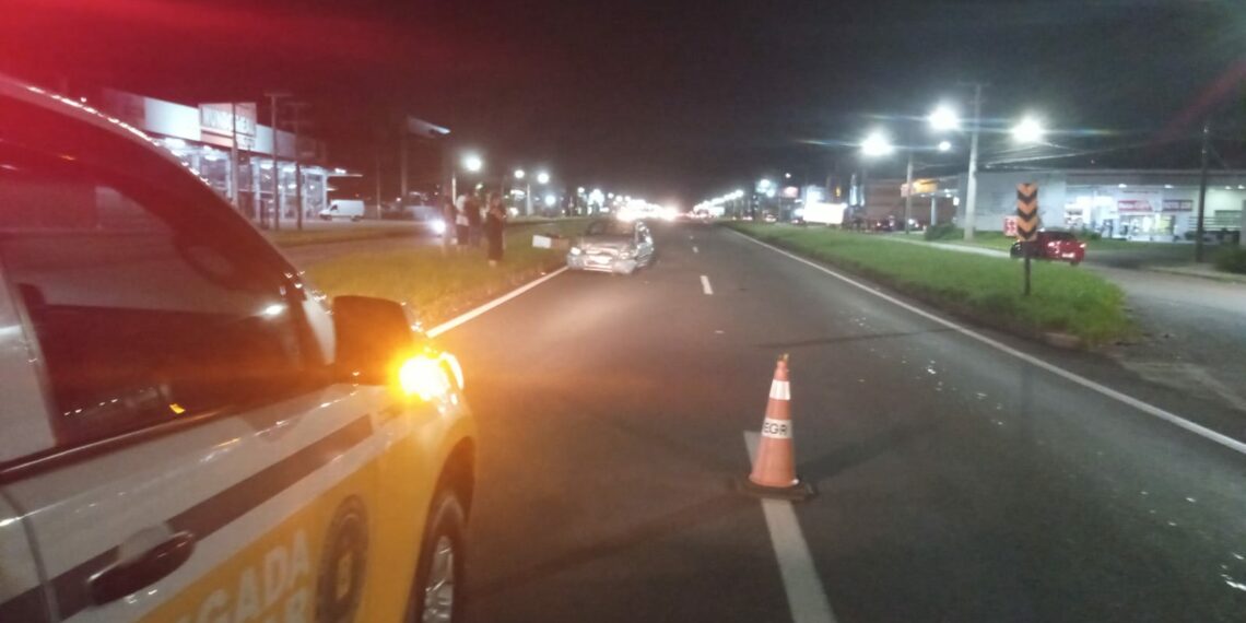 Colisão frontal entre dois veículos deixa mulher de 19 anos ferida em acidente na RS-239, trecho de Sapiranga