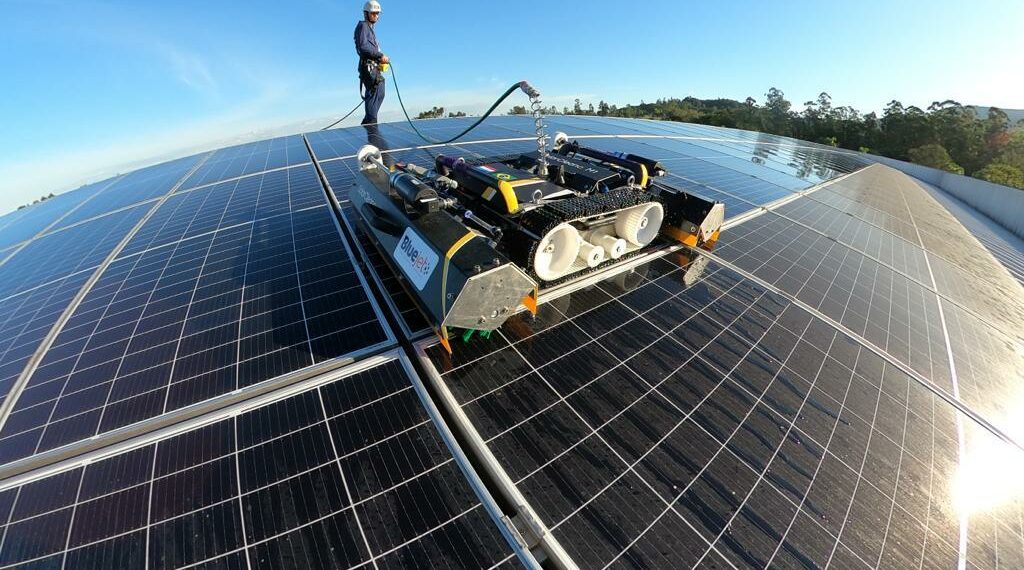 Bluejet: inovação e eficiência na limpeza de sistemas fotovoltaicos