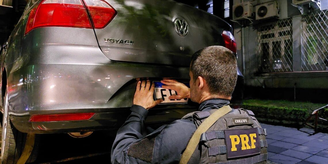 PRF prende sapiranguense com carro furtado em Porto Alegre