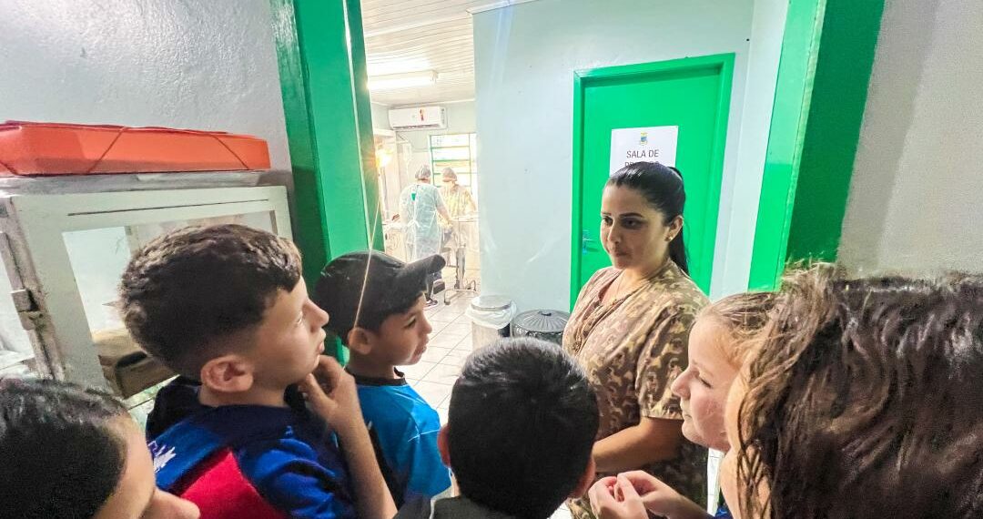 Cempra de Sapiranga recebe visita de estudantes para orientação com o bem-estar animal