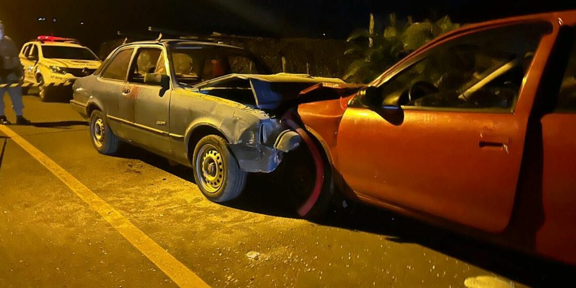 Homem fica gravemente ferido após acidente com dois carros e oito passageiros em Sapiranga