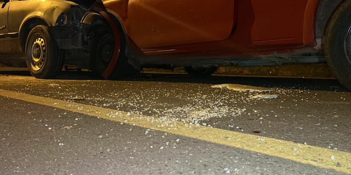 Homem fica gravemente ferido após acidente com dois carros e oito passageiros em Sapiranga