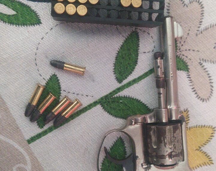Polícia Civil de Campo Bom prende homem por posse de arma de fogo