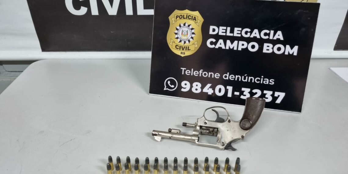 Polícia Civil de Campo Bom prende homem por posse de arma de fogo