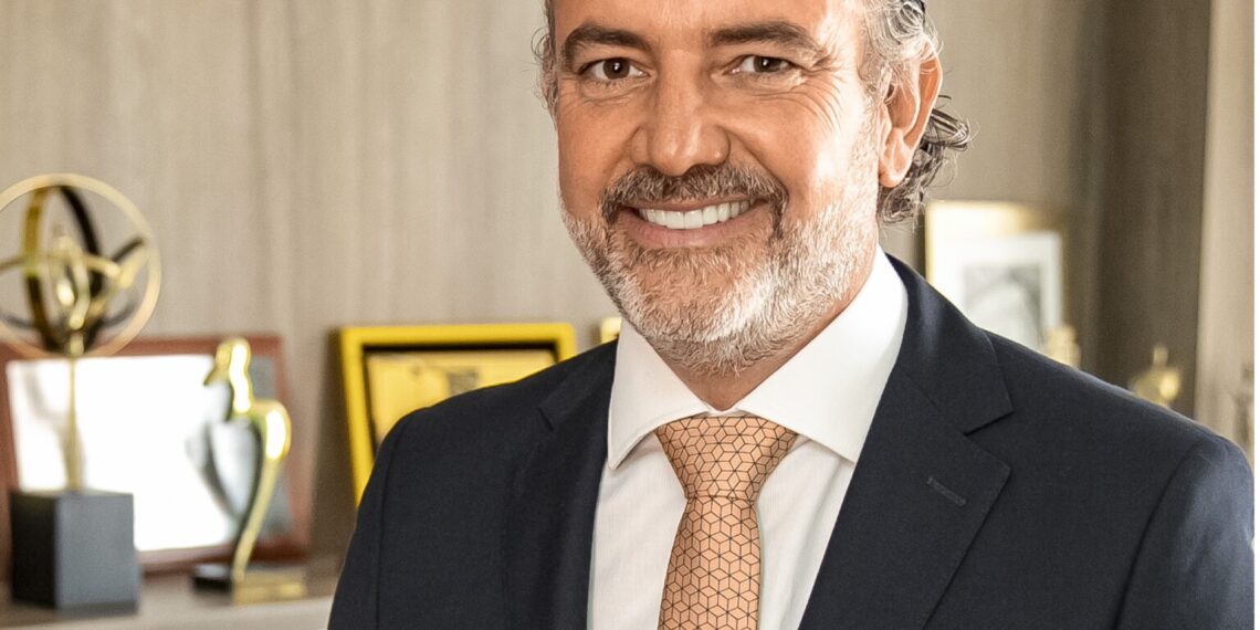 Presidente da Federasul palestra durante reunião-almoço da Acisa