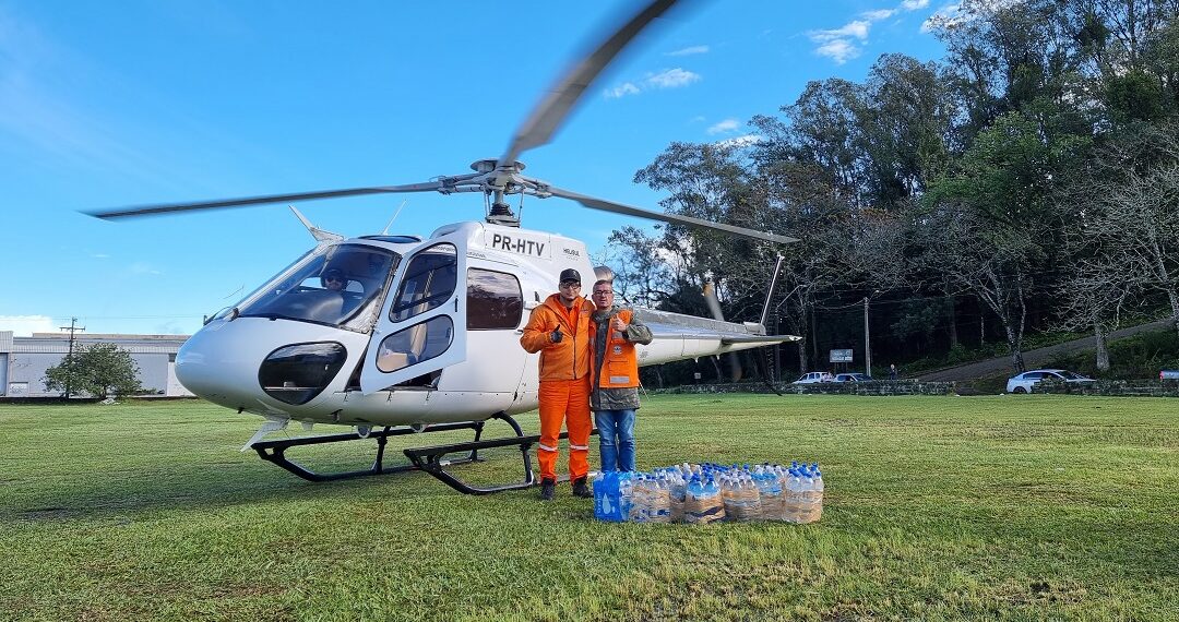 Sapiranga recebe doações vindas de helicóptero