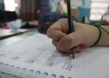 Aulas retornam a partir de terça-feira (7) nas coordenadorias regionais menos afetadas pelas enchentes