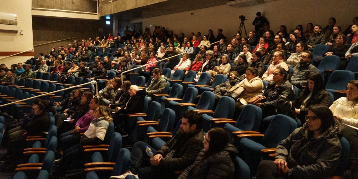 Profissionais da Saúde de Campo Bom participam de palestra sobre enfrentamentos pós-alagamentos