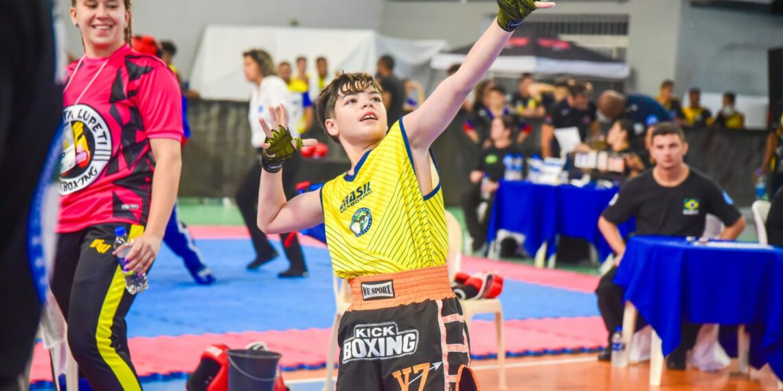 Kickboxer criado em Sapiranga quer ajuda para ir ao Mundial