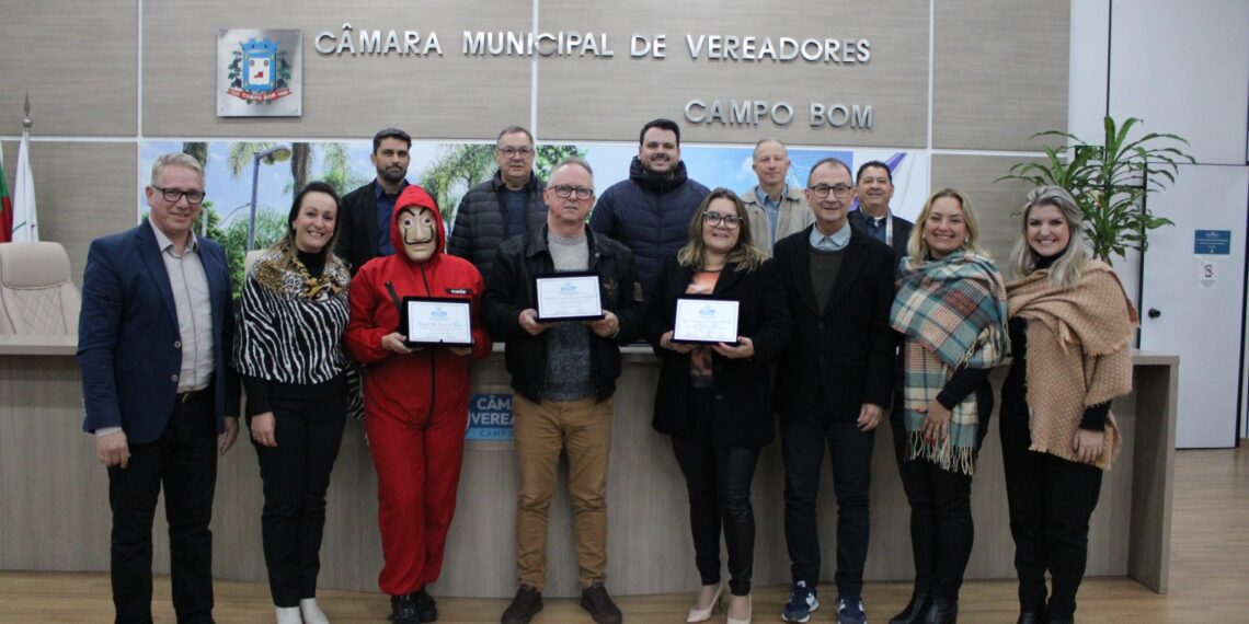 Empresa, projeto social e comunidade cristã recebem homenagem em noite emocionante no Legislativo de Campo Bom